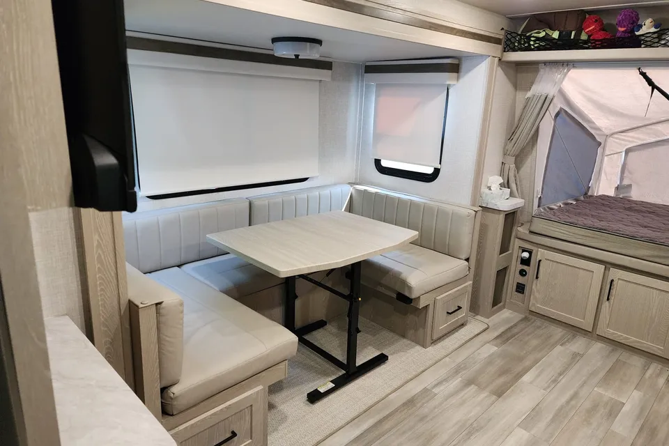 Luxurious Rockwood Roo Roo 233S Hybrid