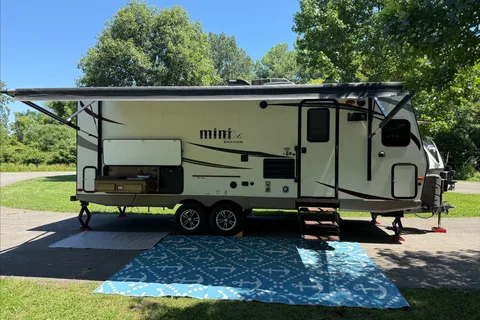 Mike & Kim's Cozy RV