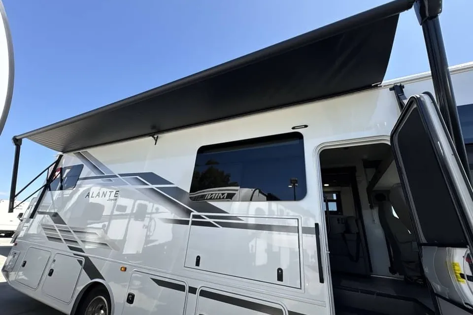 Dominic's Jayco Alante Class A