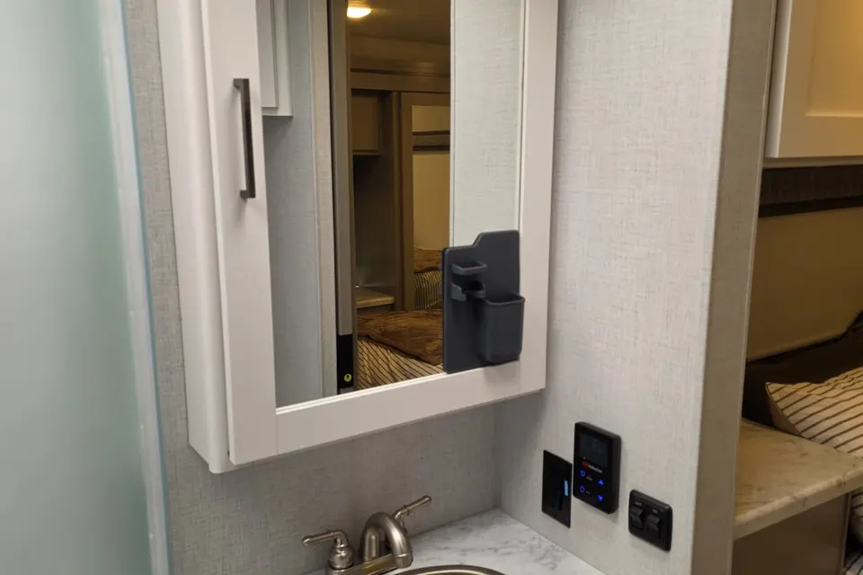 The Pasadena Palace - Class C 32ft Thor Motor Home