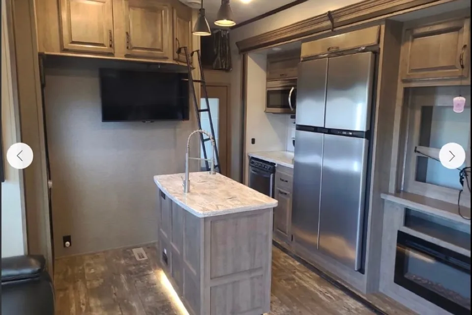 Chris's KZ Venom 4113tk Fifth Wheel Toy Hauler