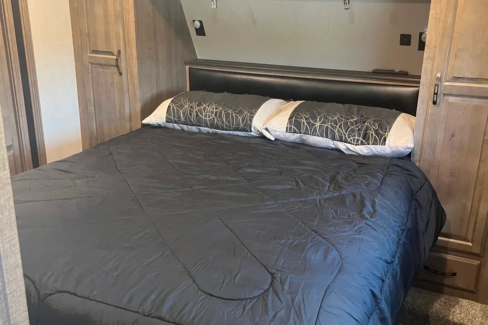 Chris's KZ Venom 4113tk Fifth Wheel Toy Hauler