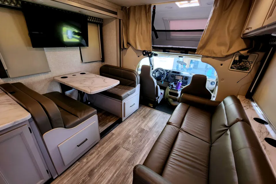 2022 New Thor Motor Coach Geneva Class C