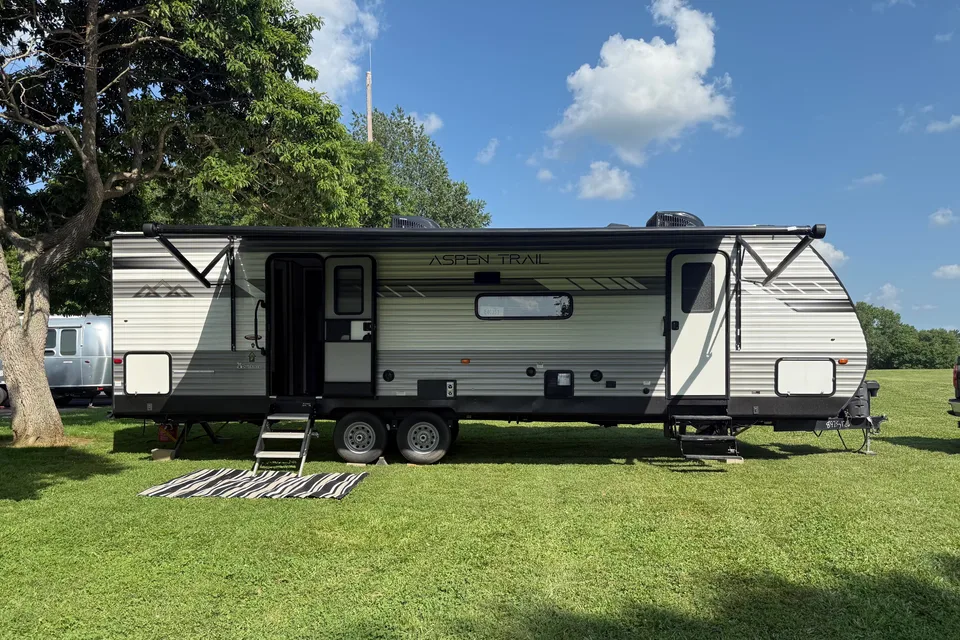 Western KY CamperRentals- 34ft bunk and private queen with 2bath