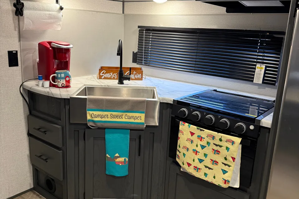 Western KY CamperRentals- 34ft bunk and private queen with 2bath