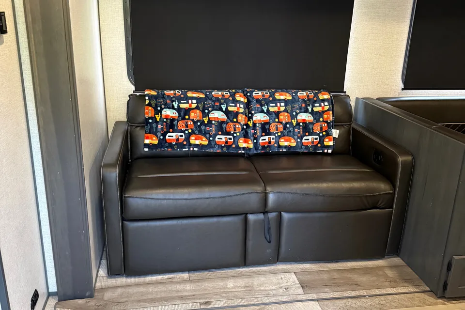 Western KY CamperRentals- 34ft bunk and private queen with 2bath