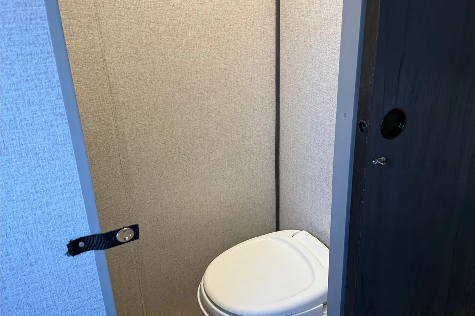 Western KY CamperRentals- 34ft bunk and private queen with 2bath