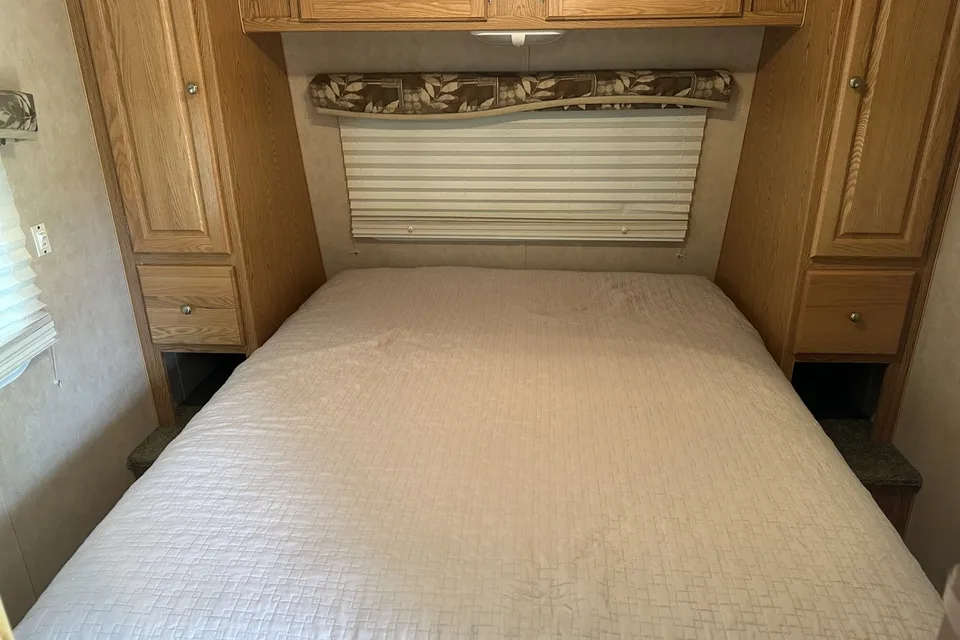 Tacan Layton Travel Trailer Getaway- Queen Bed + BBQ + Extras!