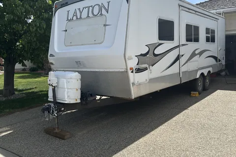 Tacan Layton Travel Trailer Getaway- Queen Bed + BBQ + Extras!