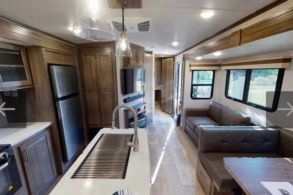  2 bedroom/washer&dryer/sleeps 9,Travel Trailer