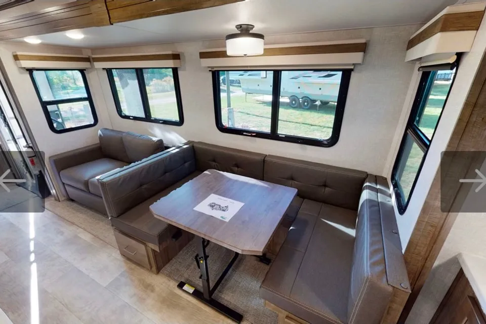  2 bedroom/washer&dryer/sleeps 9,Travel Trailer