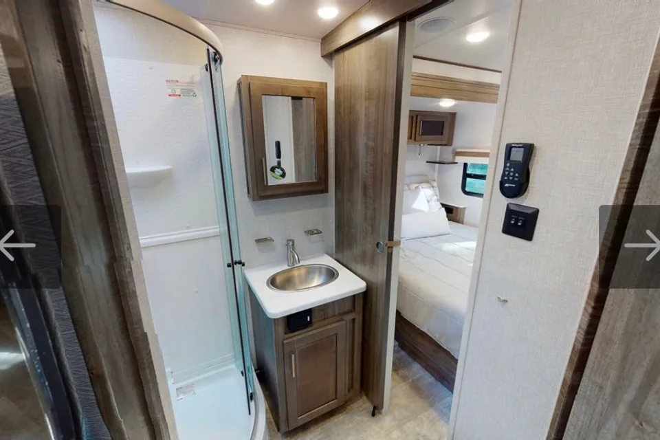  2 bedroom/washer&dryer/sleeps 9,Travel Trailer