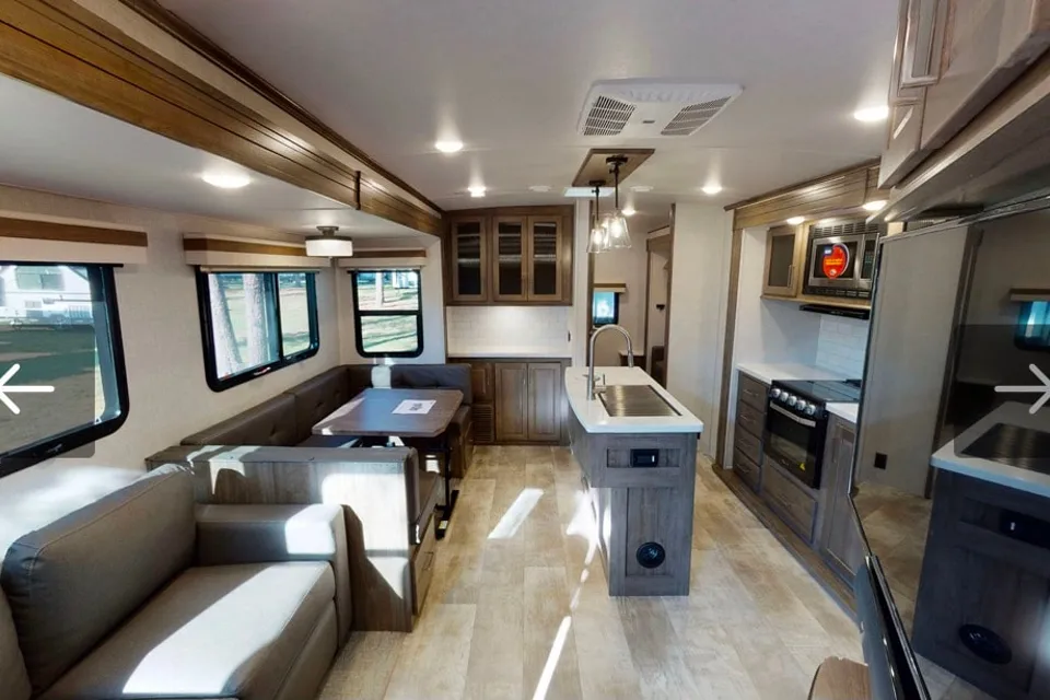  2 bedroom/washer&dryer/sleeps 9,Travel Trailer