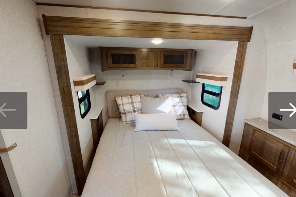  2 bedroom/washer&dryer/sleeps 9,Travel Trailer