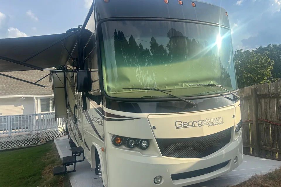 PHUONG's Forest River Georgetown 351 ds Class A