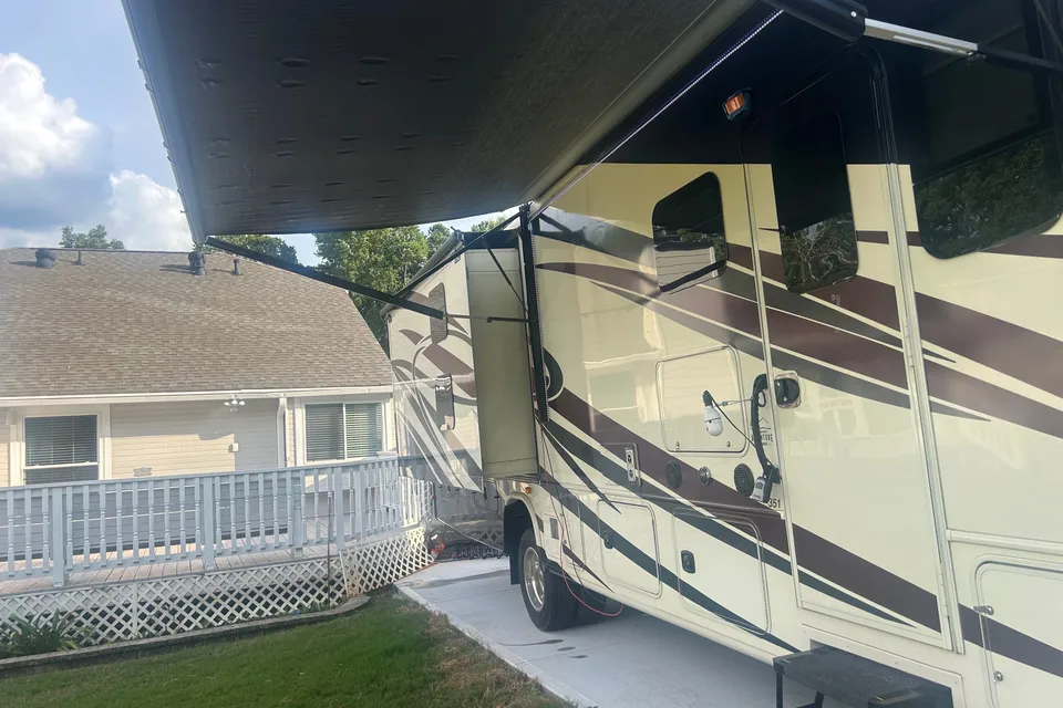 PHUONG's Forest River Georgetown 351 ds Class A