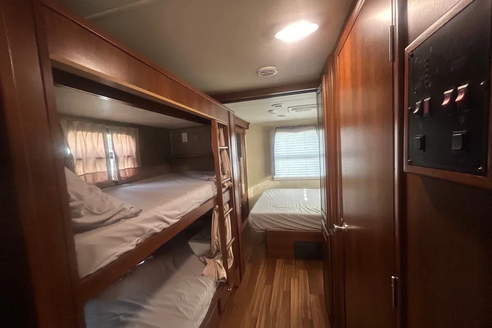 PHUONG's Forest River Georgetown 351 ds Class A