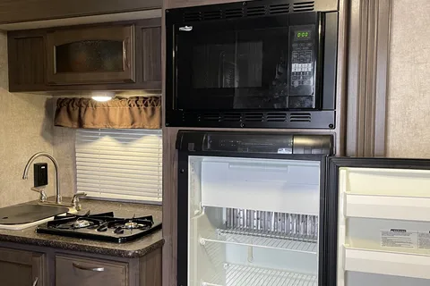 Teron121066 Winnebago WD170K Travel Trailer
