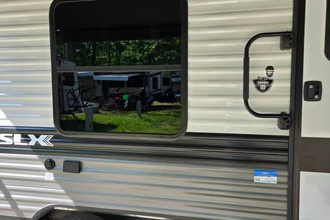 Family Friendly Jayco Jay Flight SLX Travel Trailer