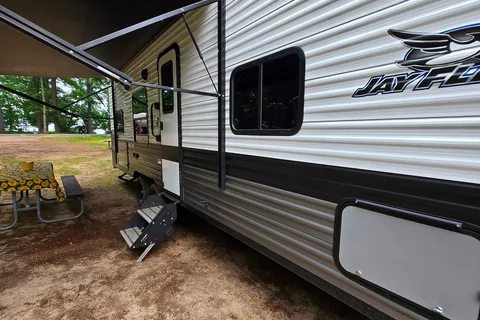 Family Friendly Jayco Jay Flight SLX Travel Trailer