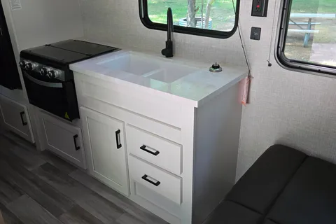 Family Friendly Jayco Jay Flight SLX Travel Trailer