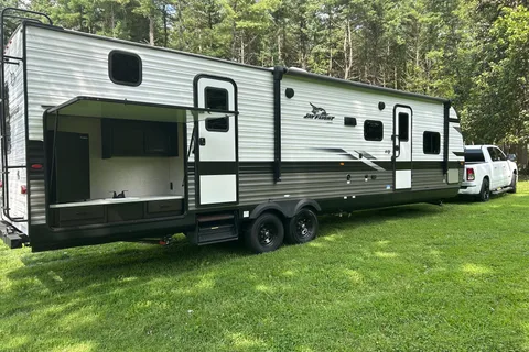 THE MAMIE LYNN- Jayco Jay Flight Travel Trailer