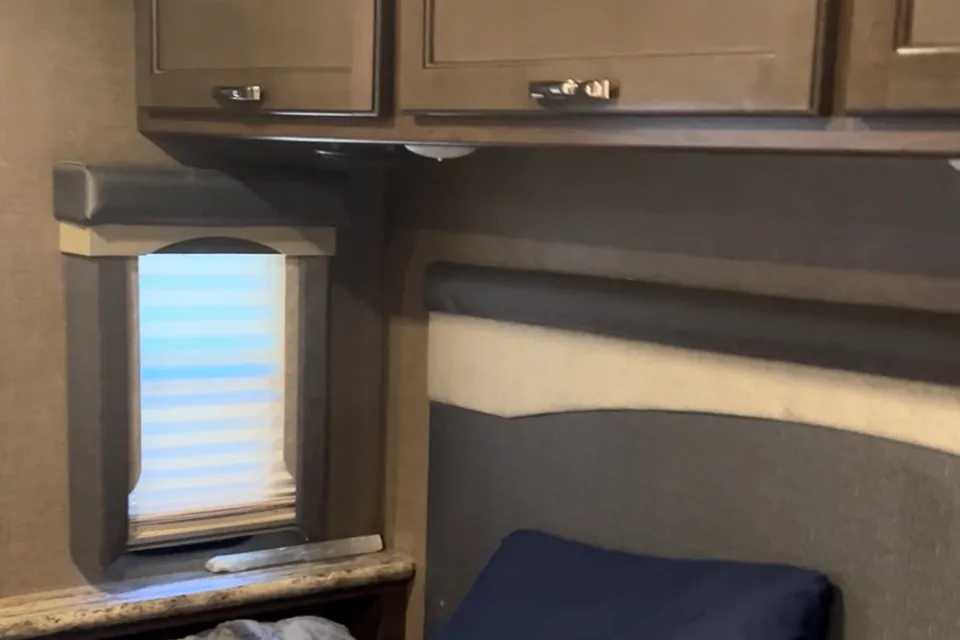 Stephane Thor Motor Coach Ace Classe A