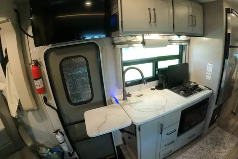 Tony's Thor Motor Coach Vegas 24.1 Class A