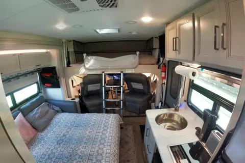 Tony's Thor Motor Coach Vegas 24.1 Class A