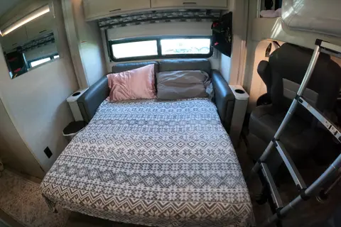 Tony's Thor Motor Coach Vegas 24.1 Class A