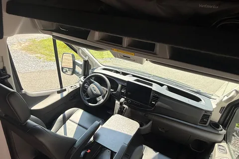 Ford Transit 2024 — Van 100 % autonome, tout équipé et prêt pour l’aventure