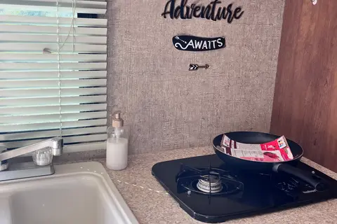 Glen's RV Cottage
