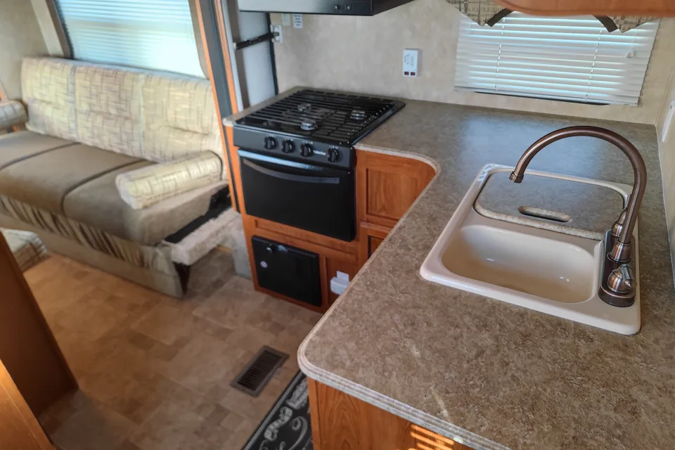 L's Coachmen Catalina Travel Trailer