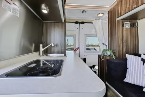 Clean Fully Contained OFF-Grid Capabilities Hymer Carado Axion Class B