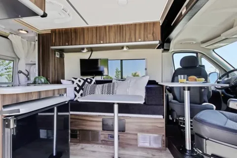 Clean Fully Contained OFF-Grid Capabilities Hymer Carado Axion Class B