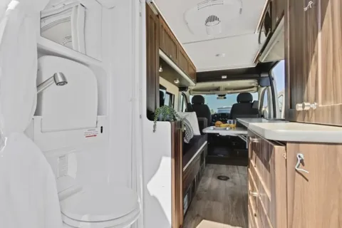 Clean Fully Contained OFF-Grid Capabilities Hymer Carado Axion Class B