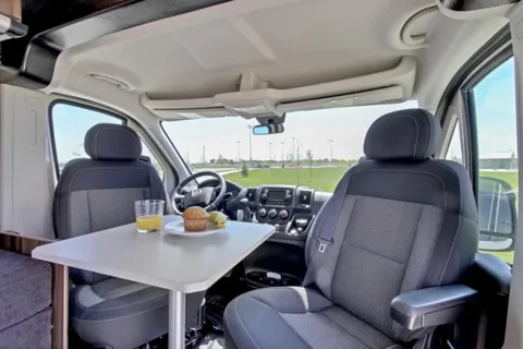 Clean Fully Contained OFF-Grid Capabilities Hymer Carado Axion Class B