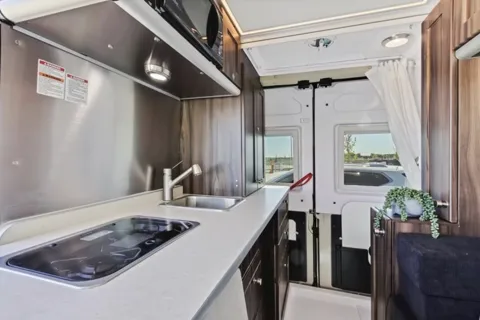 Clean Fully Contained OFF-Grid Capabilities Hymer Carado Axion Class B