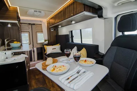 Clean Fully Contained OFF-Grid Capabilities Hymer Carado Axion Class B