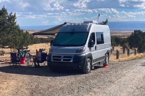 Clean Fully Contained OFF-Grid Capabilities Hymer Carado Axion Class B