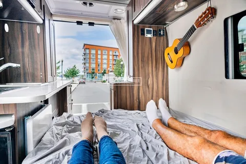 Clean Fully Contained OFF-Grid Capabilities Hymer Carado Axion Class B
