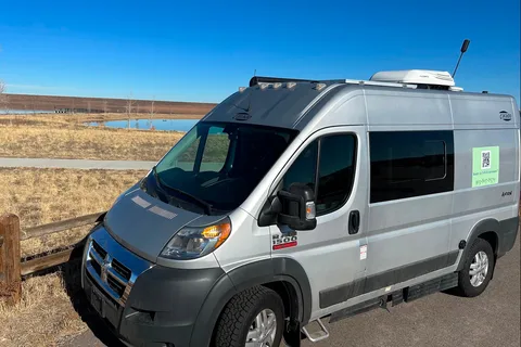 Clean Fully Contained OFF-Grid Capabilities Hymer Carado Axion Class B