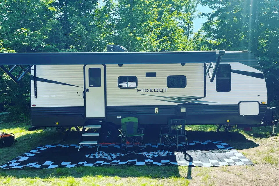 “Camp Dogg’n It” 2021 Keystone Hideout 243RB