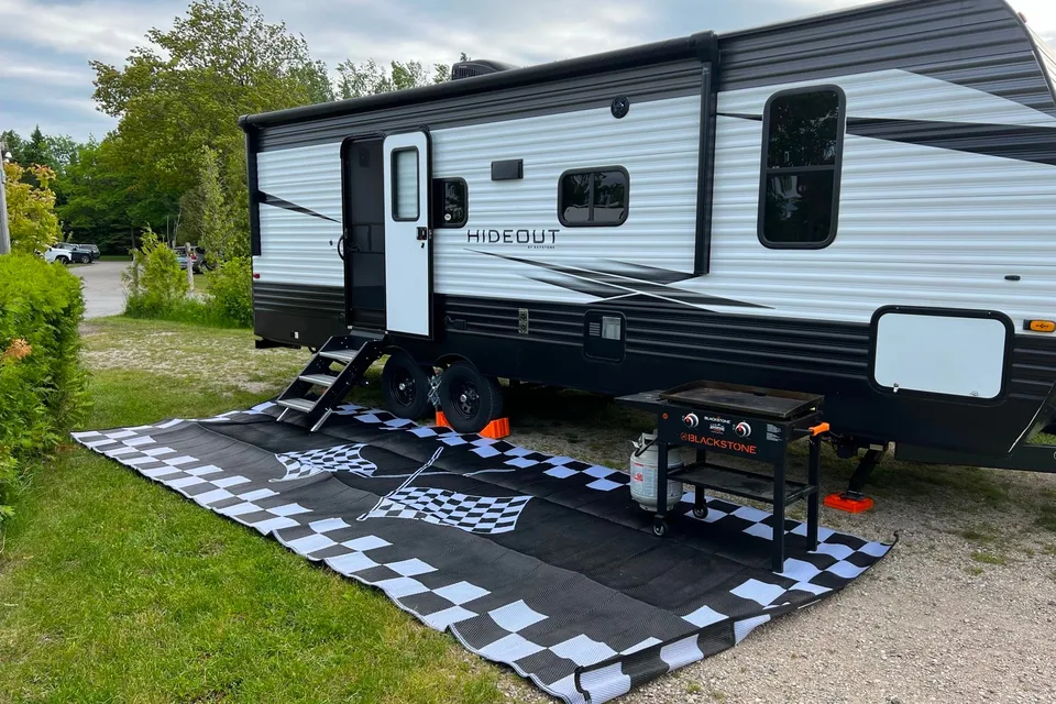 “Camp Dogg’n It” 2021 Keystone Hideout 243RB