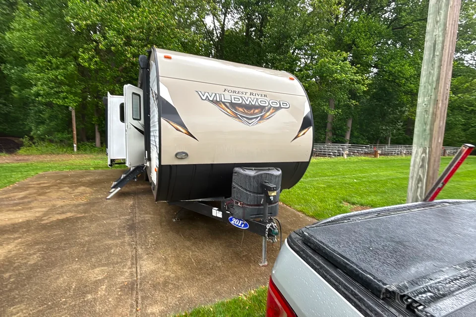 Kyle's Forest River Wildwood 27rei Travel Trailer