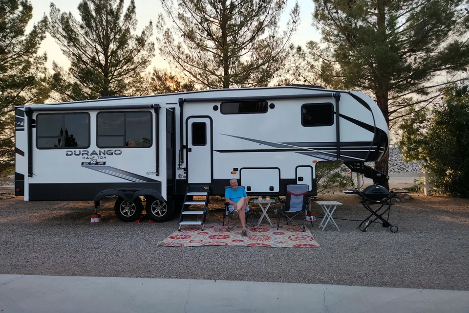Robert's KZ D283RLT Fifth Wheel