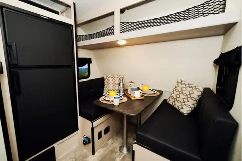 Coachmen Travel 160006