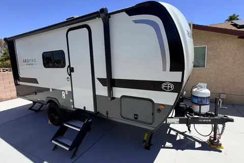 Lightweight & Easy-Tow Family Bunkhouse Sleeps 5-6