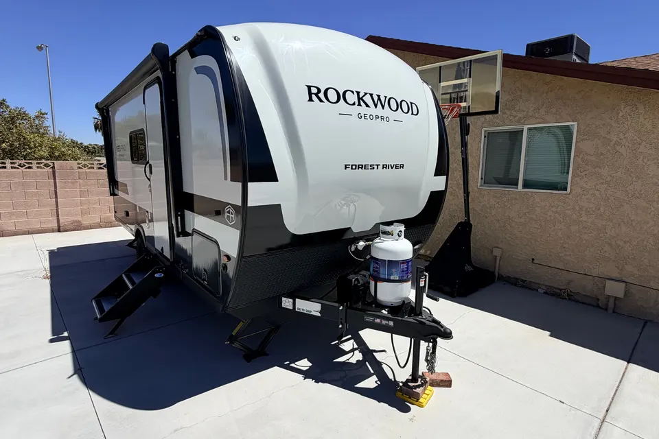Lightweight & Easy-Tow Family Bunkhouse Sleeps 5-6