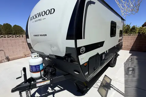 Lightweight & Easy-Tow Family Bunkhouse Sleeps 5-6